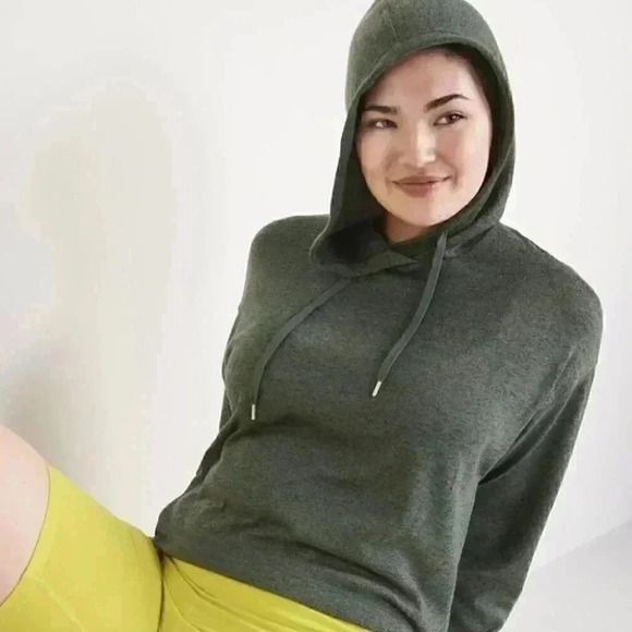 Old Navy Loose Cropped Sweater-Knit Hoodie for Women - Picture 4 of 10